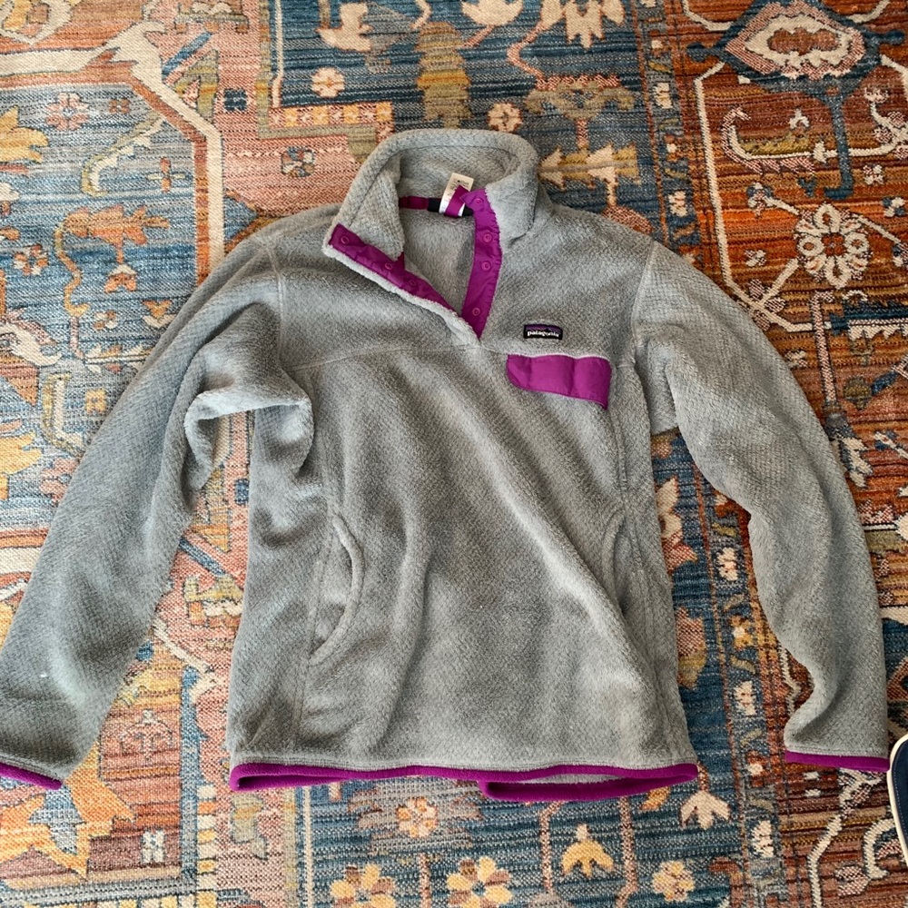 Grey and purple Patagonia fleece pullover sz M